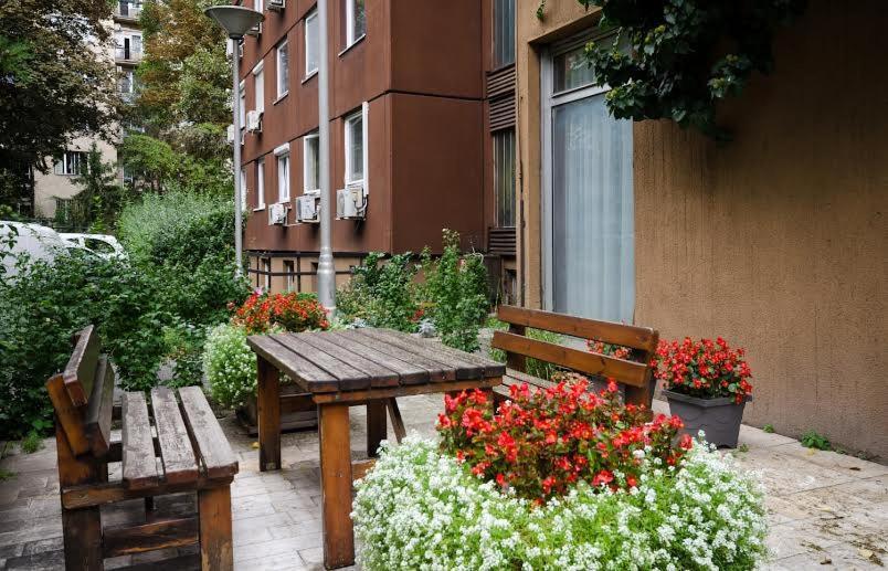 Young Center Budapest Exterior foto